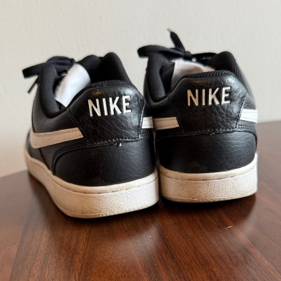 Nike Classic Black and White Leather Shoes - 10W/8.5M - Picture 5 of 7